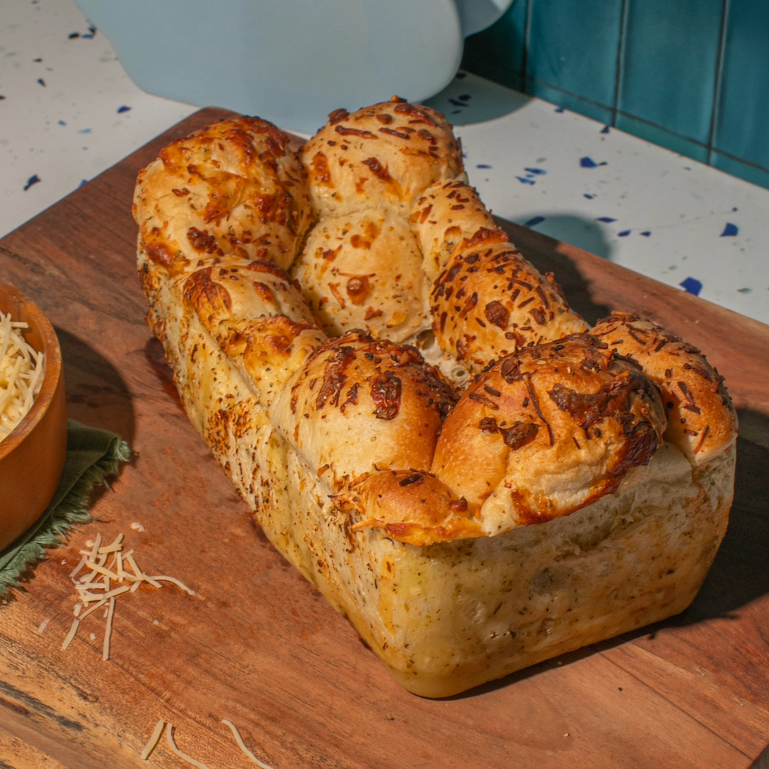 Cheesy Gooey Garlic Monkey Bread